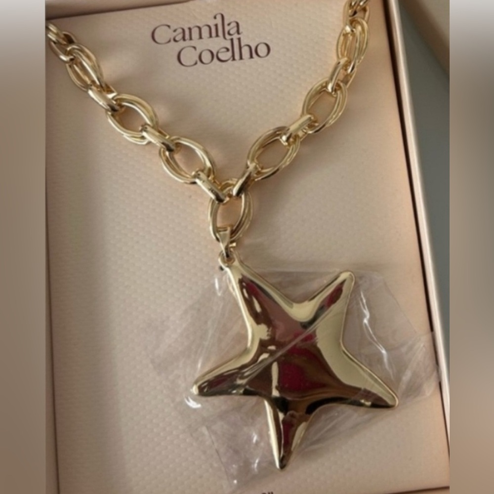 Viral Camila Coelho star necklace